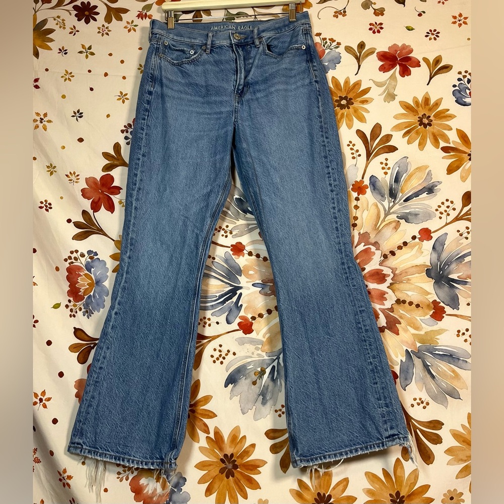 American Eagle Light Wash 8/10 90s Flare Distressed Spring Summer Fall Jeans